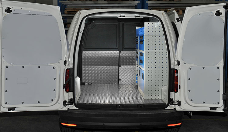 01 Caddy s nábytkom Syncro Slovacchia