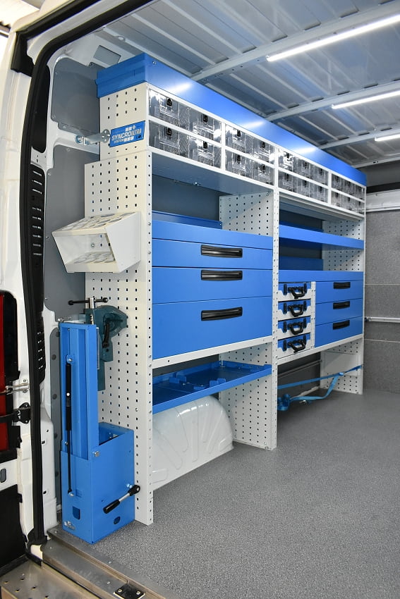 02 Boxer s kovovými a priehľadnými zásuvkami, držiakom na kufre a držiakom na zverák Syncro Slovensko