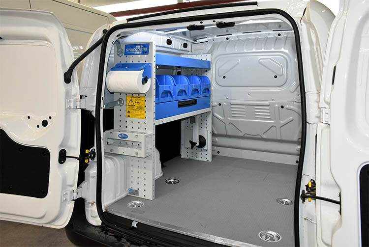 02 Držiak na kufre, príslušenstvo a plastové kontajnery pre Bipper Syncro Slovensko