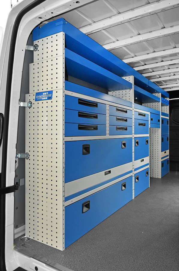 02 stena s zásuvkami a policami pre dodávku Man TGE L4H3 od Syncro System Slovensko