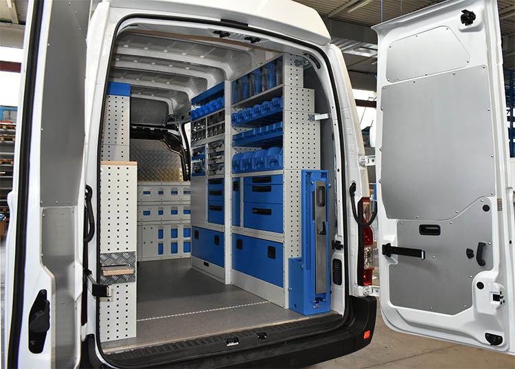 03 Master Renault s vybavením Syncro Ultra a sklopným zverákom bez držiaka Slovensko