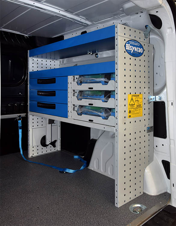 03 Pravá stena Doblò s držiakom na kufríky a zásuvkami Syncro Ultra Slovensko