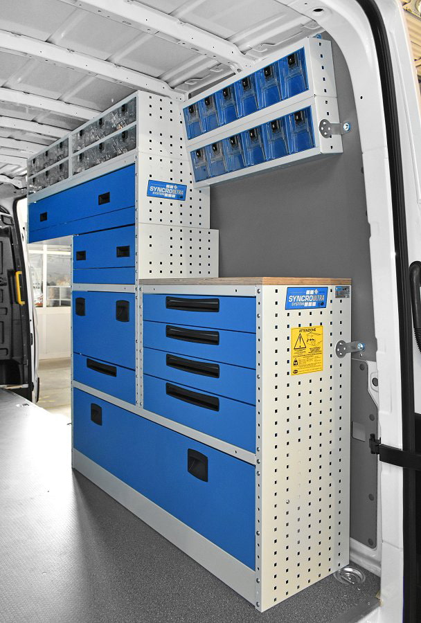 03 ľavá stena s pracovným stolom pre Man Tge L4H3 od syncro system Slovakia