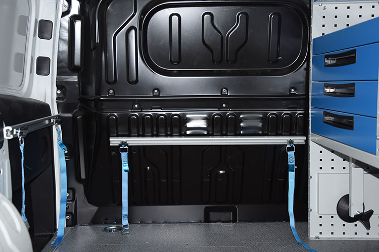 04 Predná prepážka s tyčou a upínacím popruhom Syncro Slovensko