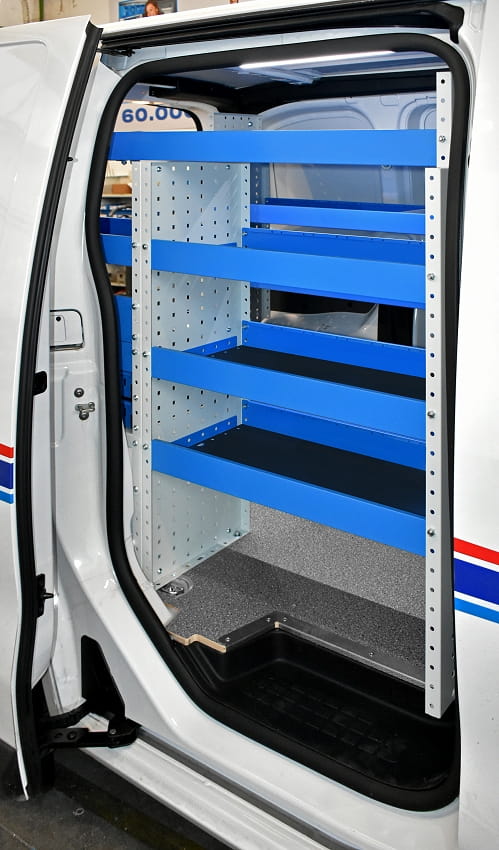 04 Regály prístupné zvonku Vivaro 2019 Syncro Slovensko