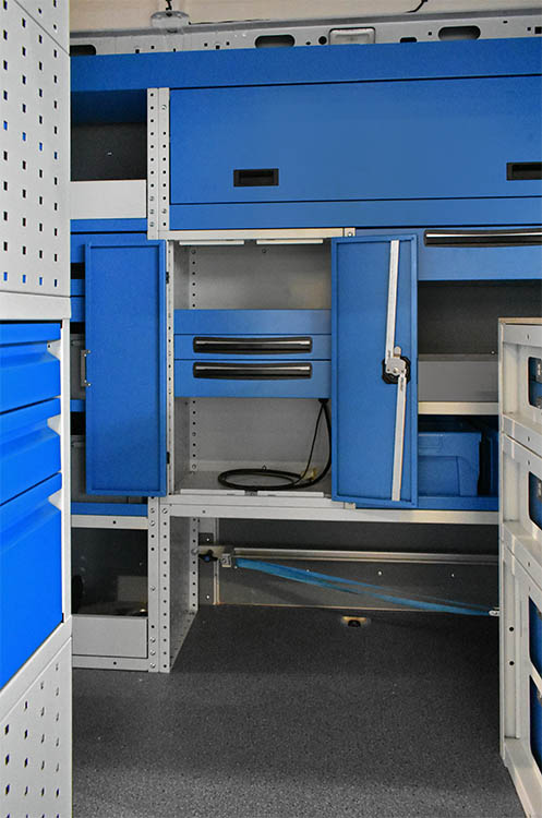 05 Detail vybavenia Master so skriňou a vnútornými prvkami Syncro Slovensko