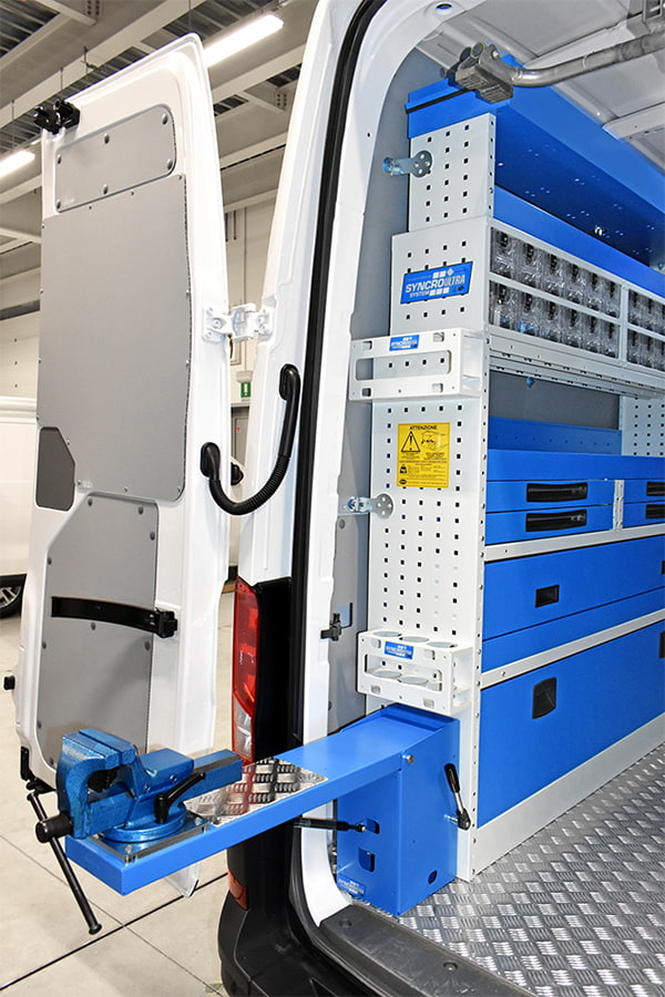 07 Odprta nagibna vrata na Man tge L4 H3 Syncro System Slovakia