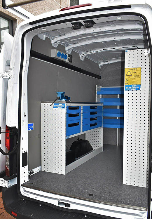 01 pracovný stôl pre dodávku od Syncro Slovakia