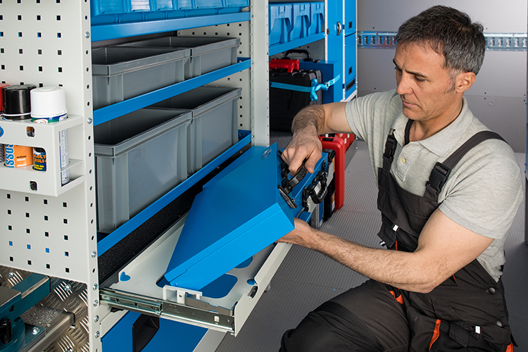 02 Výsuvná zásuvka Syncro Slovakia