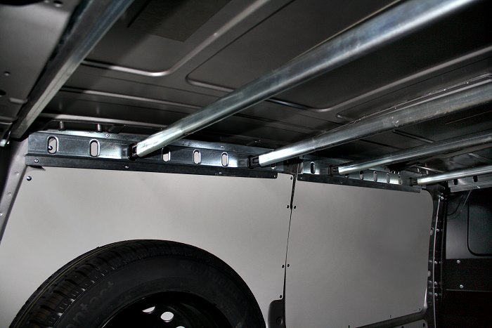 02 zavesenie prepravných tyčí na dodávke Syncro Slovakia