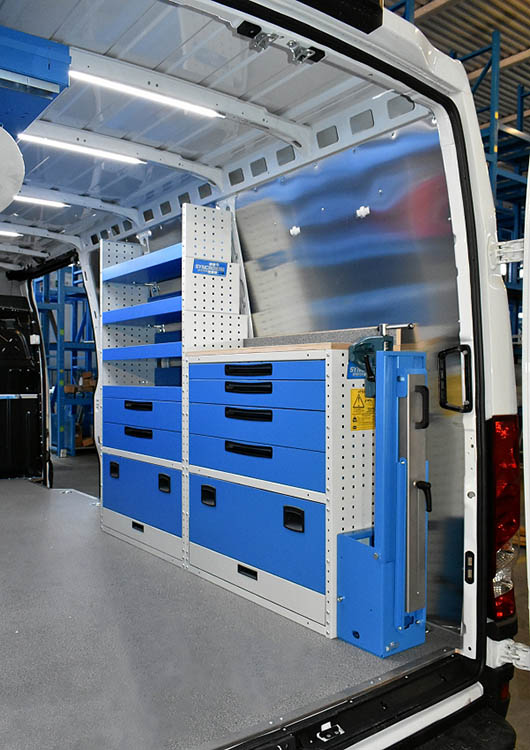 03 Daily pracovný stôl pre dodávku od Syncro Slovakia