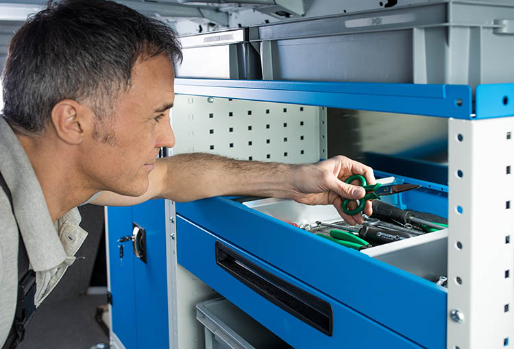 01 zásuvka s protišmykovou podložkou Syncro Slovakia