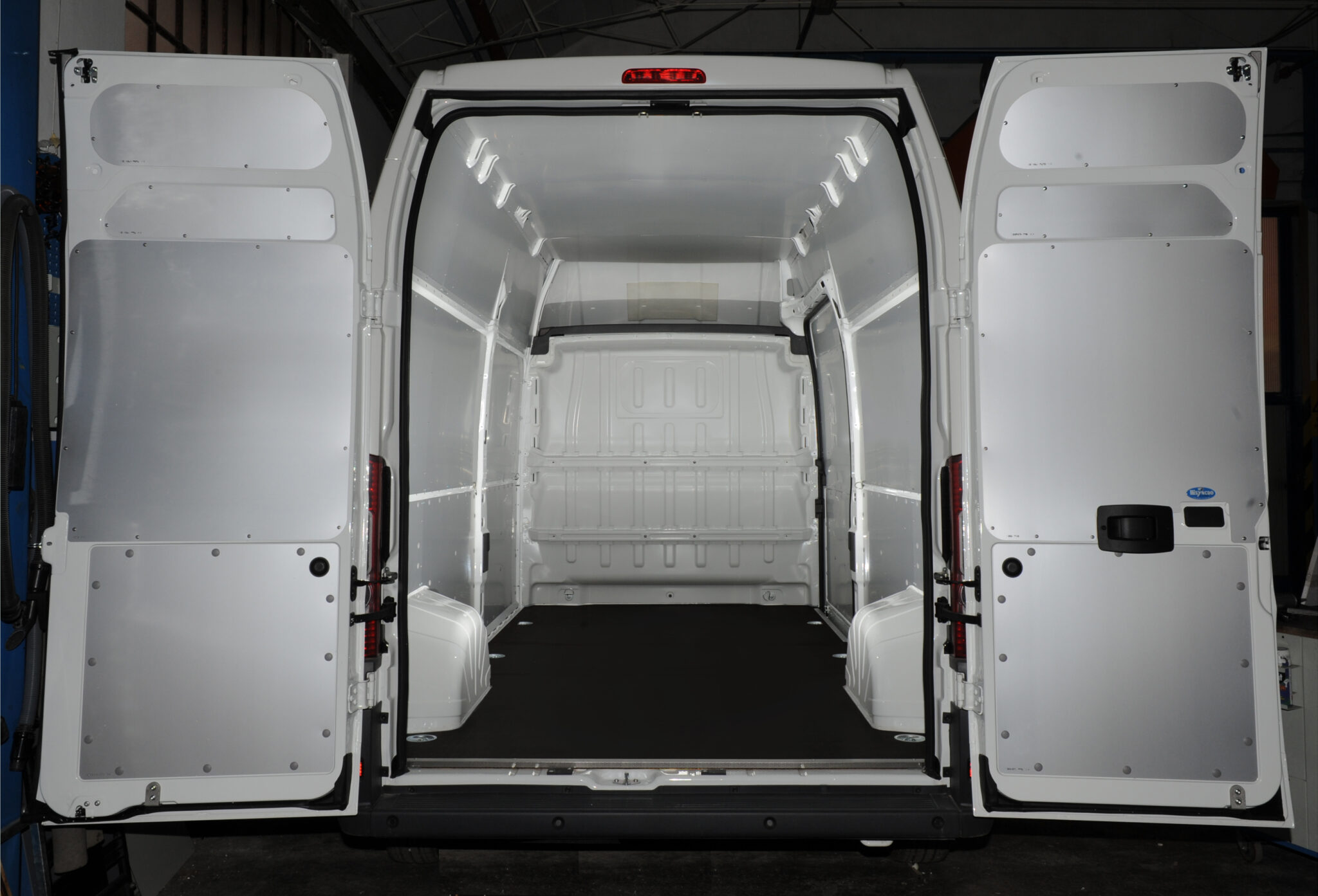 03 dodávka s krytom celej karosérie Syncro