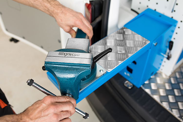 05 Skladací cestovný držiak s podporou Syncro Slovensko