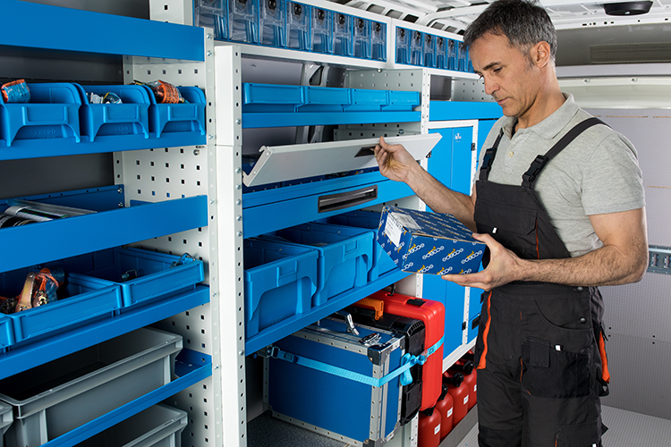 05 Regál s dvierkami Syncro Slovensko